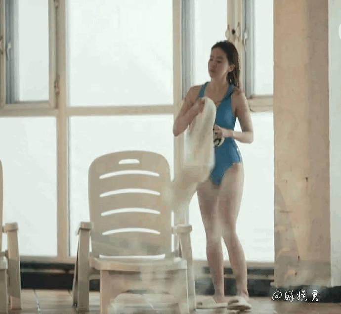 刘亦菲泳池戏拍的很好，不是很瘦才叫美，这是健康大气的美，很像运动员游泳！ - 6