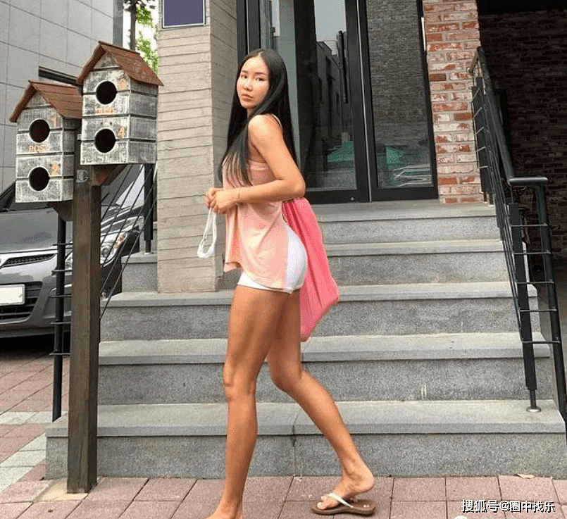 178cm韩国女孩，身材凹凸有致，网友：真是个迷人的“小妖精” - 1