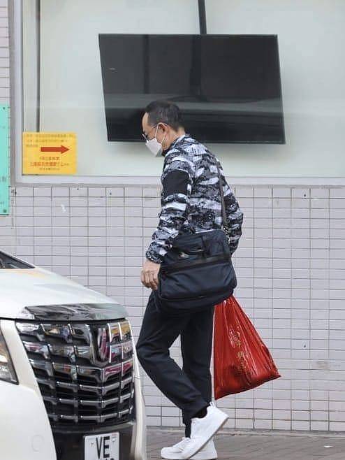 恭喜！TVB首批确诊艺人罗乐林已痊愈，商店购物被拍，称期待开工 - 4