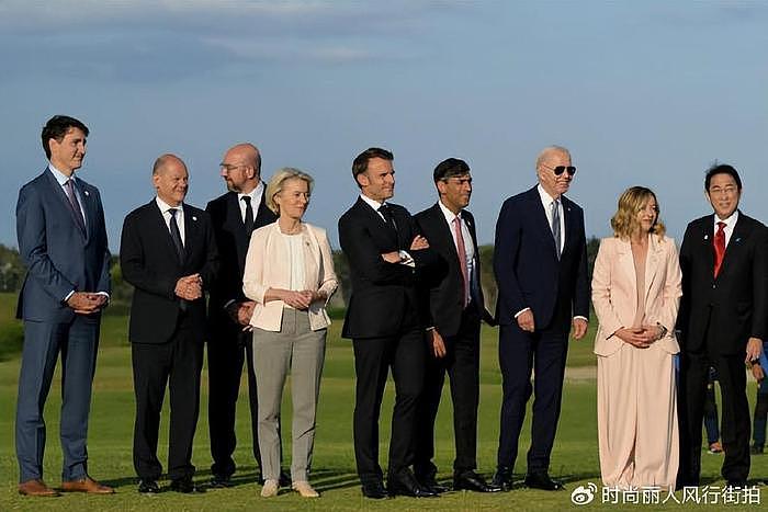 意大利G7峰会第一天大合影！意大利美女总理在C位，穿粉色惊艳了 - 10
