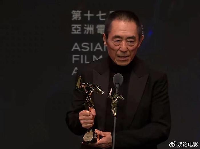 张艺谋领取亚洲电影大奖两项殊荣，低调谦逊，称导演只是一个代表 - 3