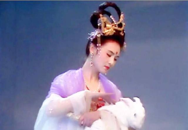 颜丹晨演的嫦娥最美，刘涛饰演的嫦娥像村姑，她饰演的嫦娥最经典 - 1