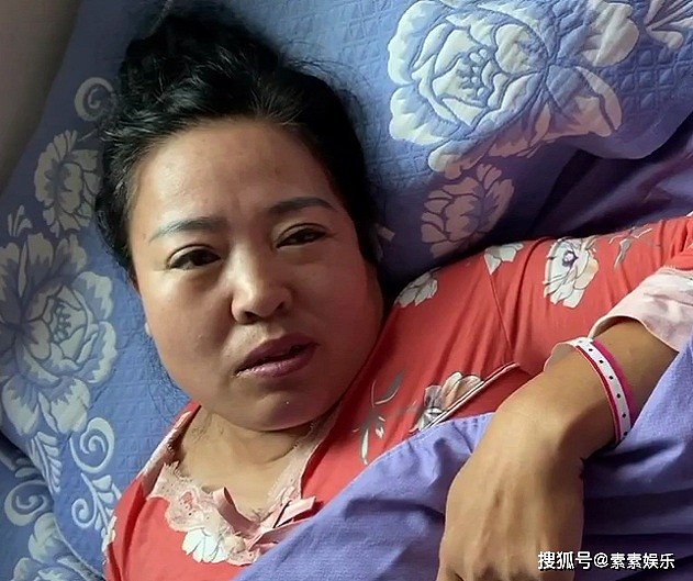泡泡龙离世9个月后，母亲躺在床上由女儿照顾，喝粥都难以下咽 - 2