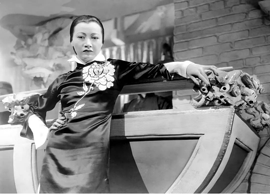 首位好莱坞华人巨星，一生为中国奔走，如今却成为登上美国货币的“东方娃娃” - 15