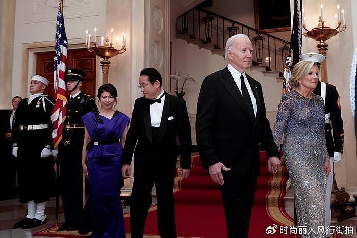 日本第一夫人在美国国宴不低调了！蓝裙显东方美，吉尔钻石裙奢华 - 15