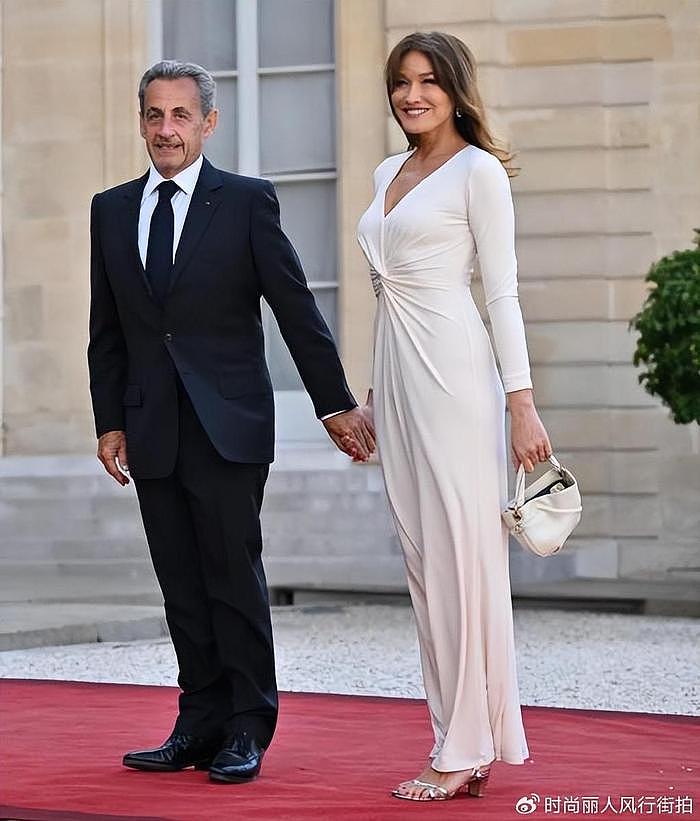 前法国总统萨科齐带着超模夫人也出席国宴！布吕尼一身白裙，好美 - 9