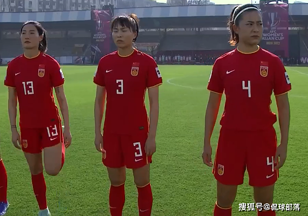 开场9分钟，2-0！中国女足爆发，王霜开心击掌庆祝，00后国脚造点 - 2