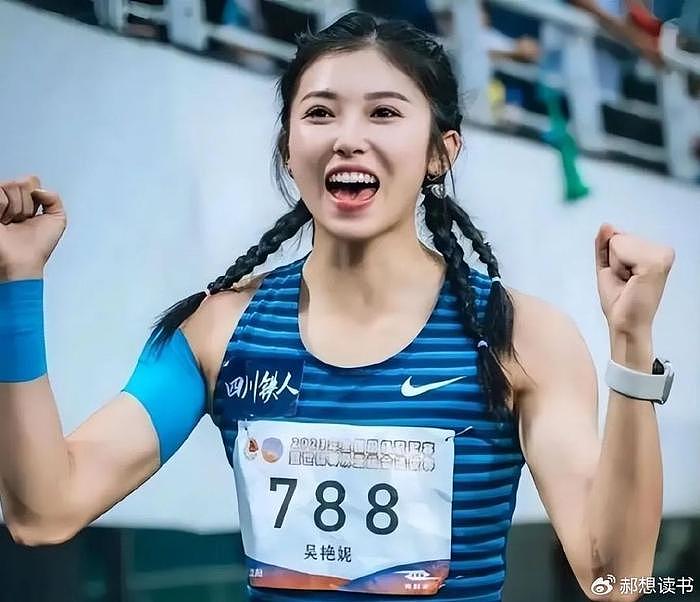 爽文中的大女主，吴艳妮再获女子100米栏冠军，采访时掉下假睫毛 - 10
