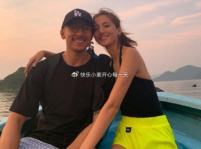 吴千语施伯雄婚礼伴手礼：巧克力和永生花，绿色礼盒有英文名缩写 - 8