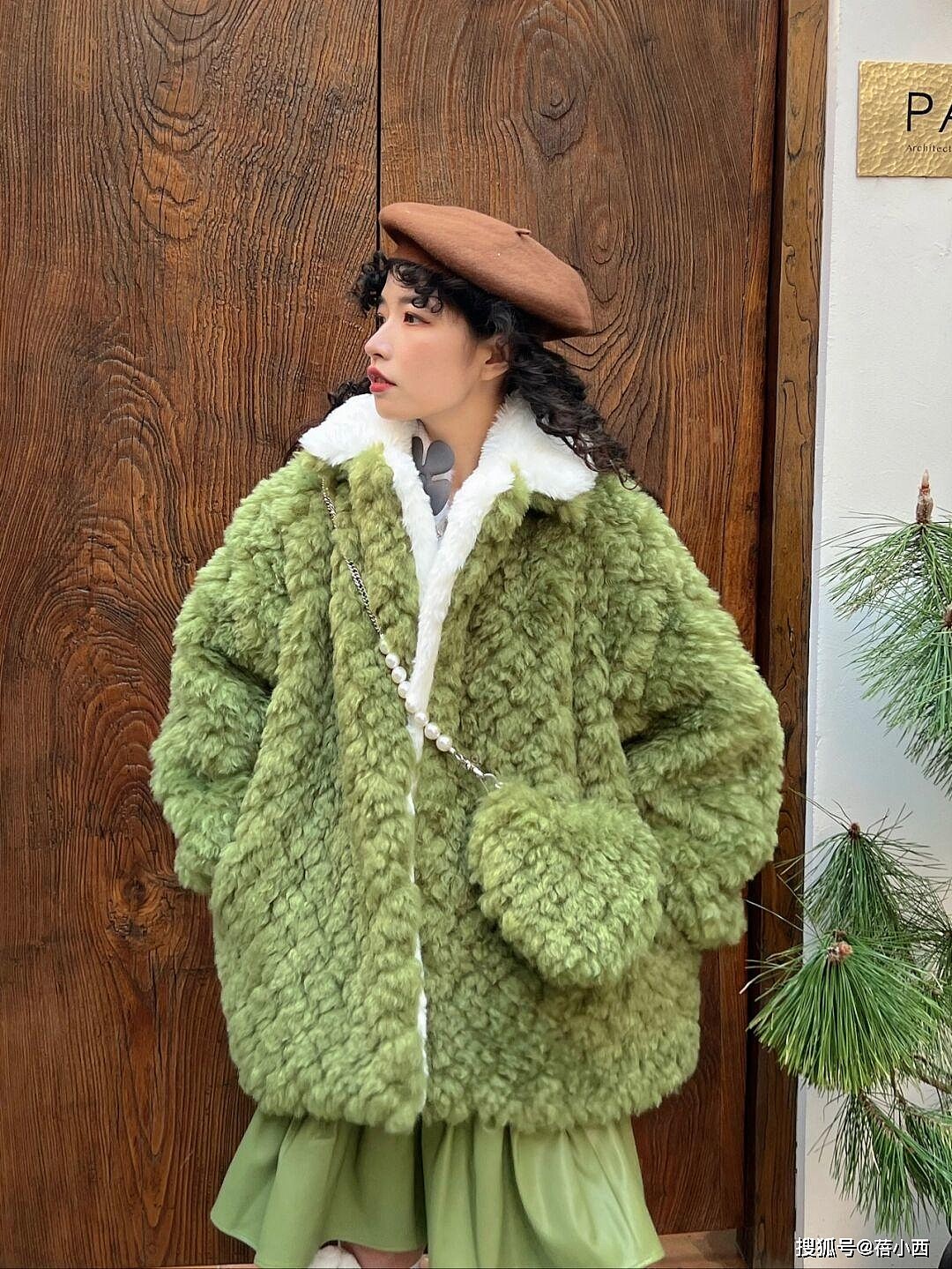 “毛绒绒外套”真是时髦精的冬日最爱，chic贵气不说，还很保暖 - 12