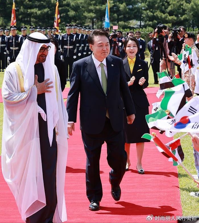 阿联酋总统访韩！韩国第一夫人又把人美到，穿套装扎着马尾太嫩了 - 6