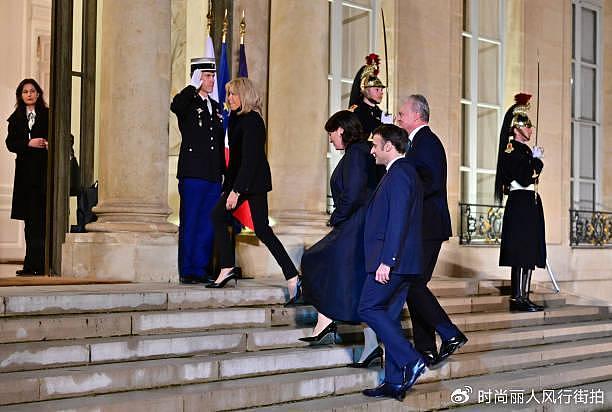 布丽吉特欢迎立陶宛总统夫妇！踩10公分高跟鞋，布老师美腿太绝了 - 7