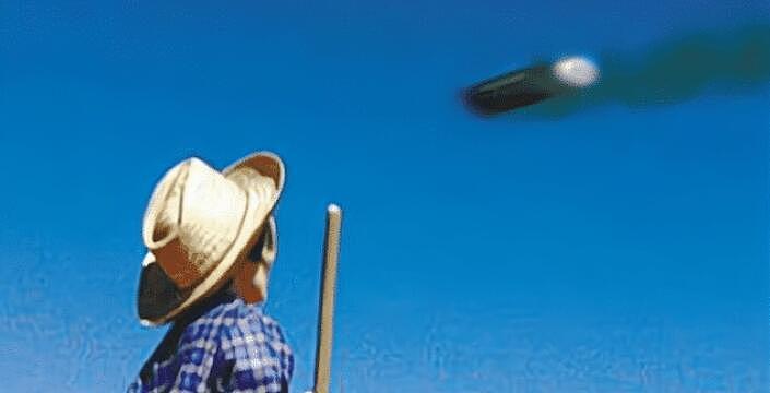 UFO是外星探测器？1964年一农民发现雪茄状飞碟 - 1