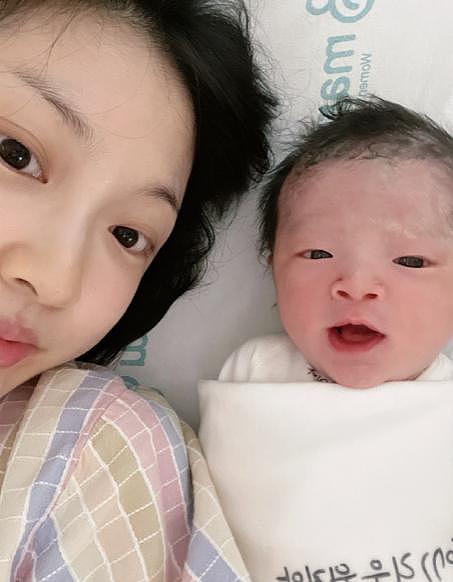 28岁女星刘虞佳官宣得女，宝宝正面照曝光，是中韩混血显乖巧 - 5