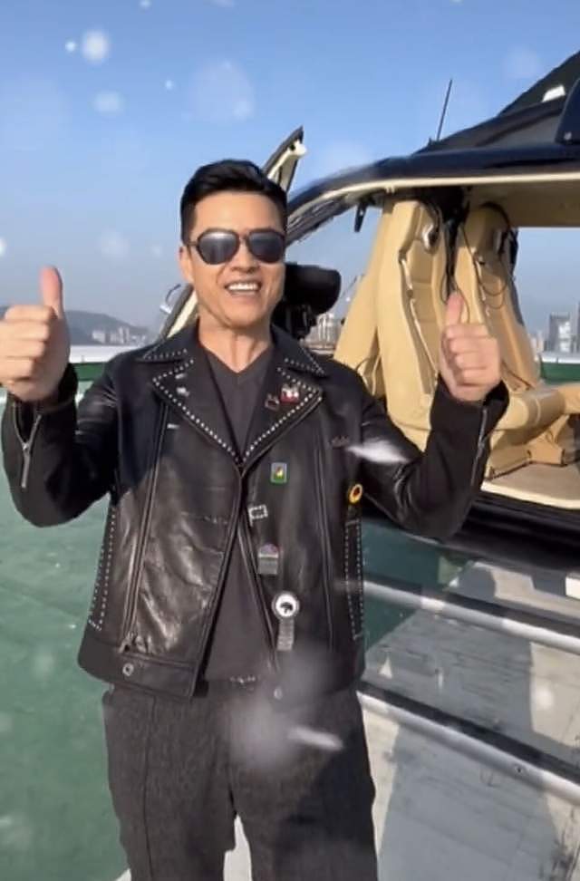 65岁吕良伟重现《上海滩》造型！开直升机太炫酷，帅气出场心情好 - 5