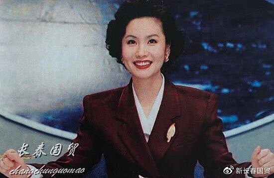 她曾是《中国新闻》的主播，退休后重返央视录节目，61岁变成这样了 - 1