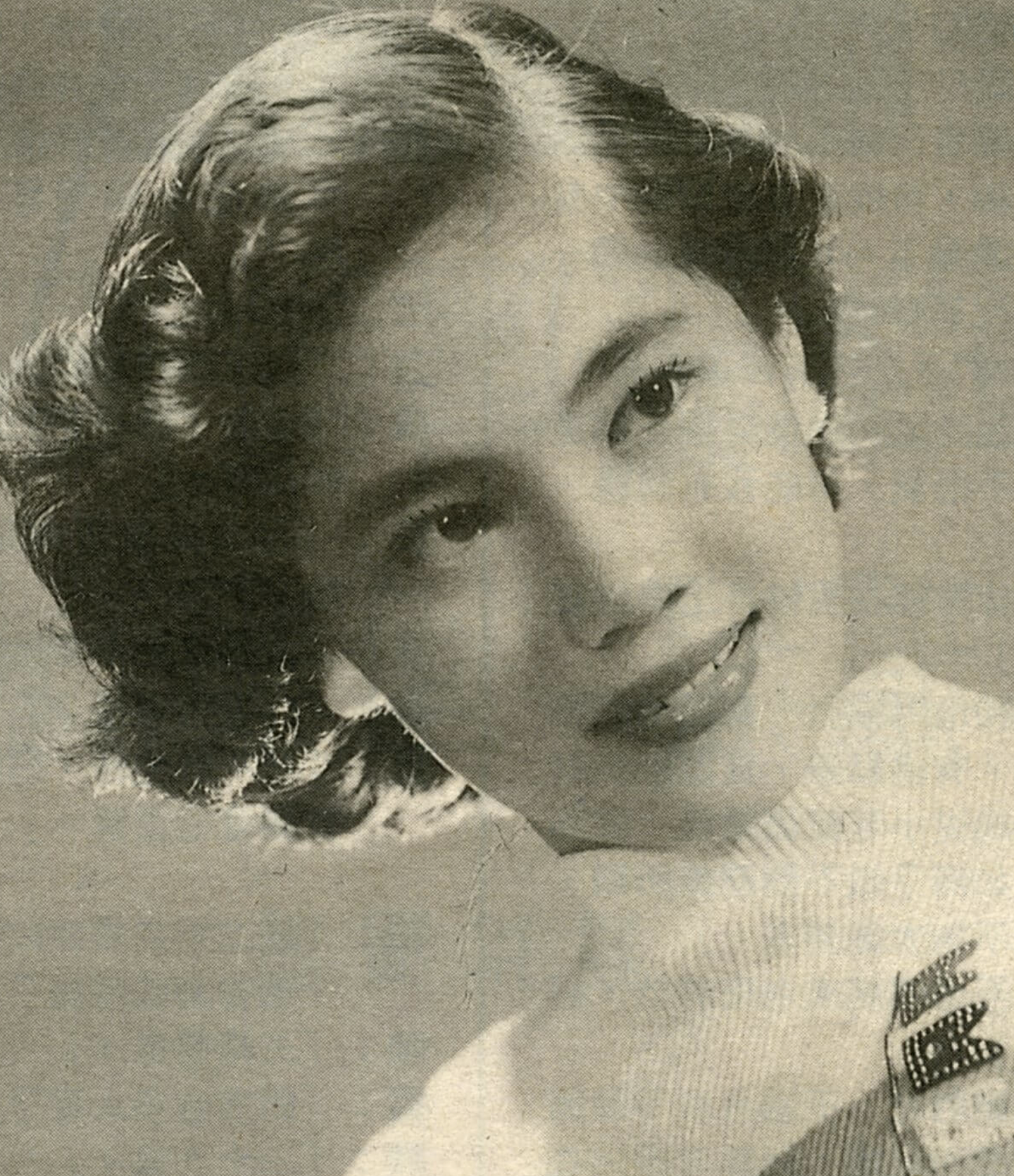 王馨平纪念母亲林翠离世27年，晒旧照表达思念，母亲曾是当红女星 - 2