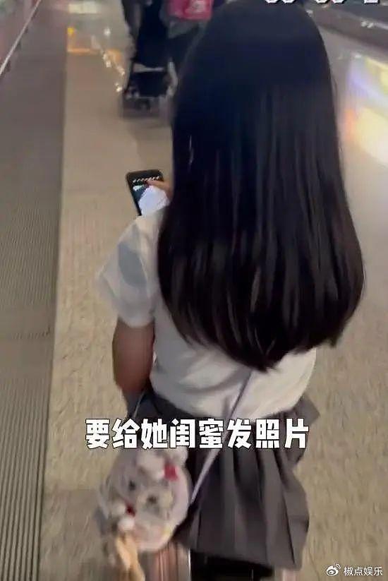 聂远全家香港度假，俩女儿都遗传妈妈美貌超好看，岳母出镜好年轻 - 2