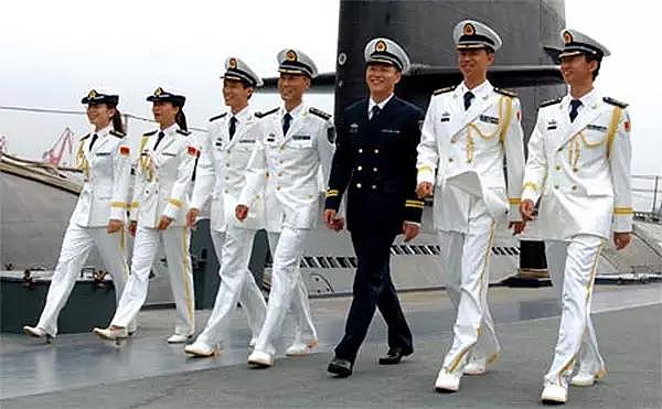 帅出新高度的海军军装，你穿过哪一款？