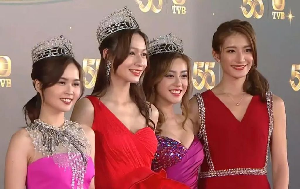 TVB台庆红毯：女艺人一个比一个敢穿，视帝谭俊彦全场最土 - 41