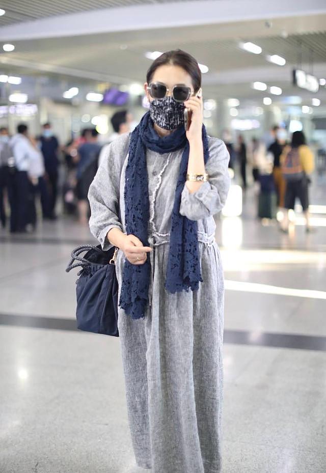 倪萍65岁瘦身变漂亮，穿娃娃裙走机场，穿出了中老年人的时尚美感 - 10