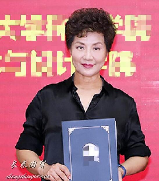 59岁女星萨仁高娃近照曝光，曾因主演电视剧《公关小姐》走红 - 4
