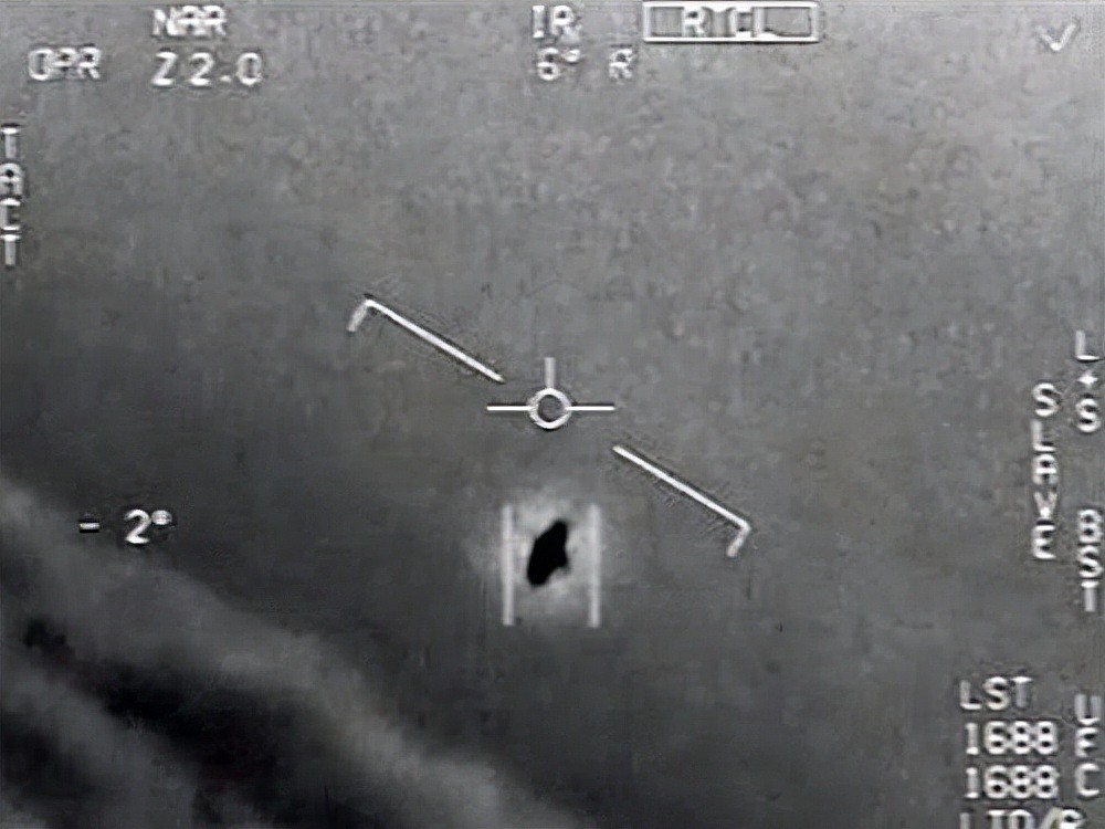 美国遭UFO袭击，不明物体发射红色光束，10枚洲际导弹瞬间失效
