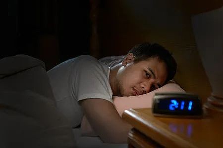 经常熬夜失眠，当心糖尿病找上门！研究发现睡不好影响血糖水平 - 1