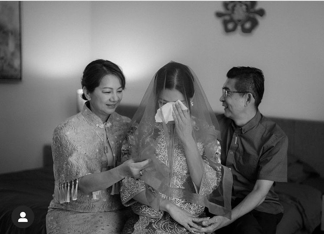林宣妤担任伴娘送姐姐出嫁，婚礼现场深情献唱，姐妹相拥感动落泪 - 7