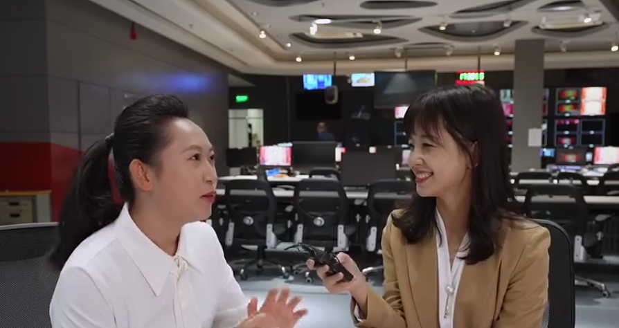 央视女记者王冰冰探班记者选手，被赞平易近人，笑容甜美超圈粉 - 3