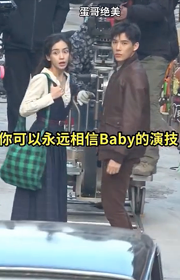 baby新戏路透：和相差9岁弟弟演情侣，一下场就有人伺候拿衣服！ - 5