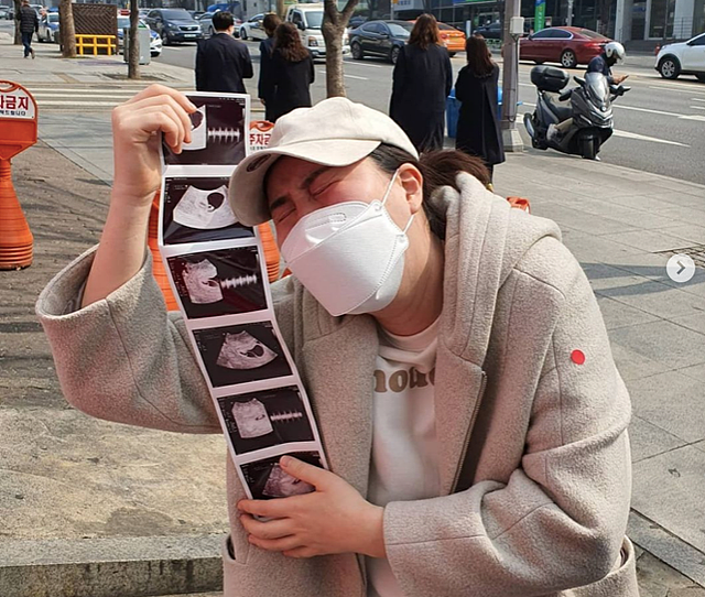 韩国女星黄信英诞下三胞胎，晒孩子照片报喜，曾求子多年历经艰辛 - 12