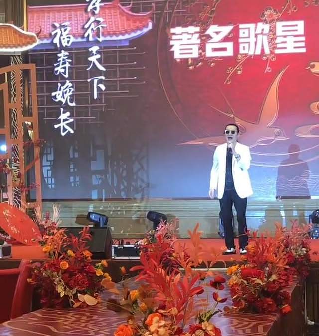 58岁歌手黄安现身商演，观众稀少依旧卖力，曾创央视最高收视纪录 - 1