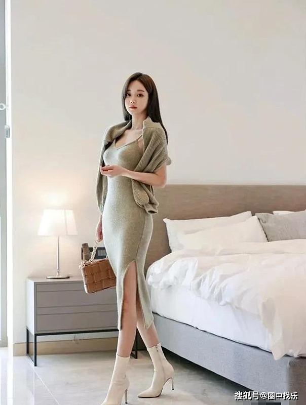 韩国服装模特，浅绿针织包臀裙，显出气质又大方！ - 1