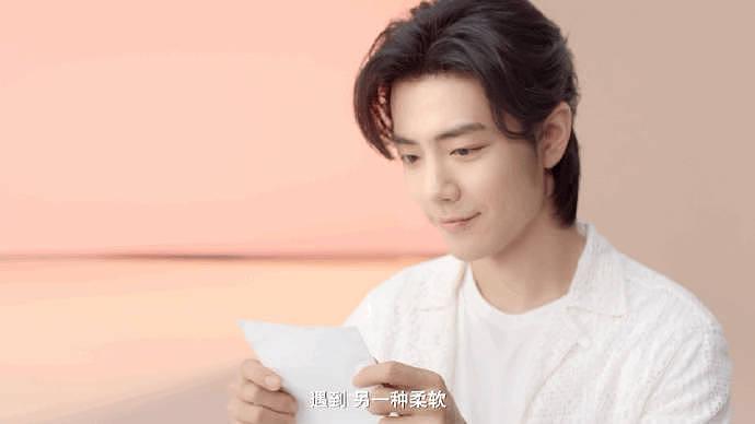 看到@X玖少年团肖战DAYTOY 最新520短片，被他的透视蕾丝衬衫造型惊艳了！ - 4