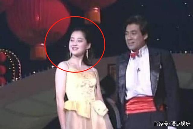 1994年春晚，给朱时茂充当“道具”的女孩，如今成了一线大明星 - 6