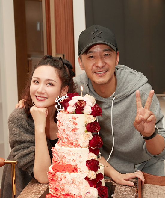 郭晓东庆祝结婚14周年却记错时间，送程莉莎玫瑰甜蜜接吻变暖男 - 5
