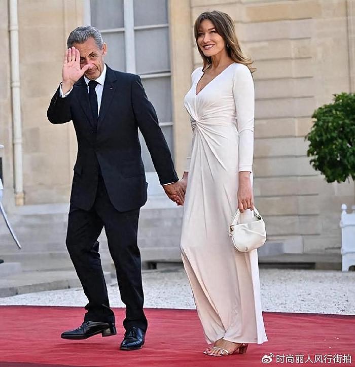 前法国总统萨科齐带着超模夫人也出席国宴！布吕尼一身白裙，好美 - 1