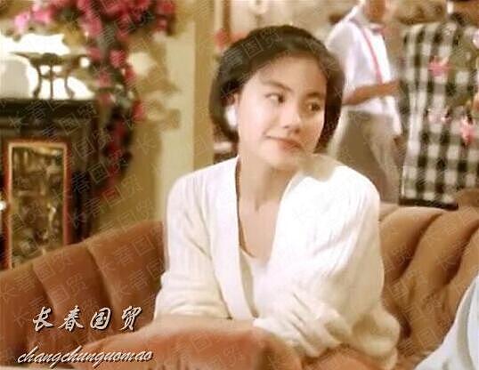王菲30年前旧照曝光，清纯甜美气质出众，那时她还叫王靖雯 - 2