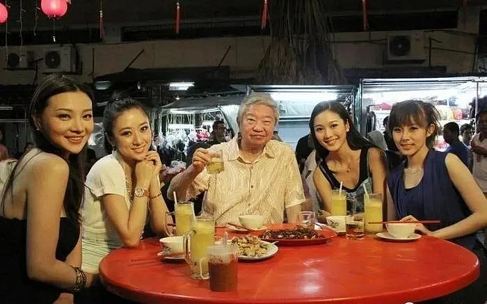 82岁香港名流独居酒店，称老婆去世是好事，曾交往超过60个女友 - 7
