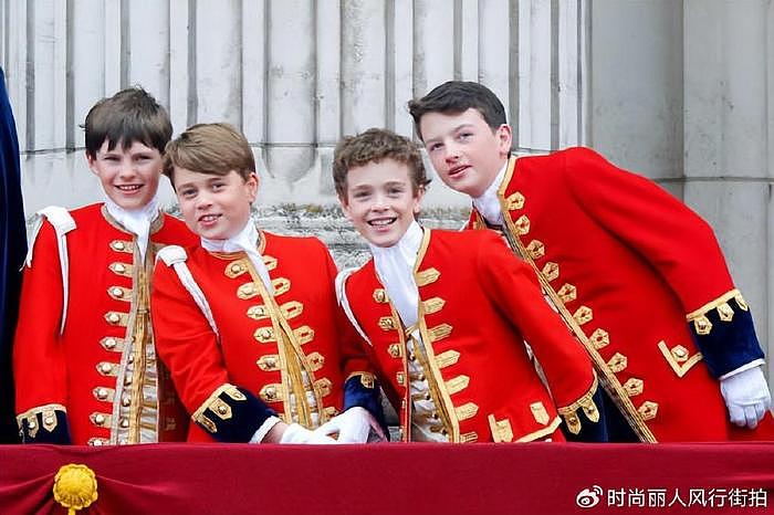英国罗丝和丈夫风光亮相！12岁儿子给查尔斯提袍，却不用乔治王子 - 17
