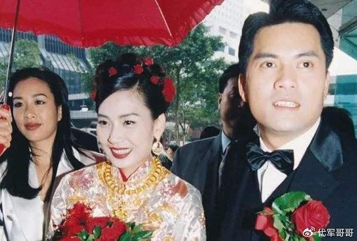 52岁杨小娟：嫁大12岁三婚吕良伟，帮丈夫赚上亿身家，儿子不像爸 - 23