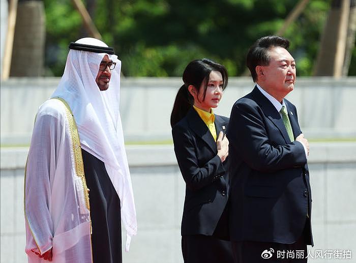 阿联酋总统访韩！韩国第一夫人又把人美到，穿套装扎着马尾太嫩了 - 11