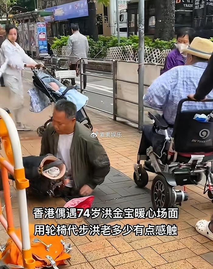 72岁洪金宝坐轮椅给乞丐送钱，亲自将500元递到乞丐手中 - 9