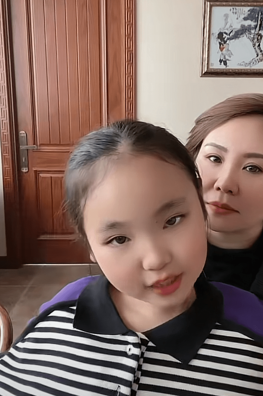 王小利女儿罕露面，被网友称翻版刘能，小11岁娇妻已升级成为奶奶 - 3