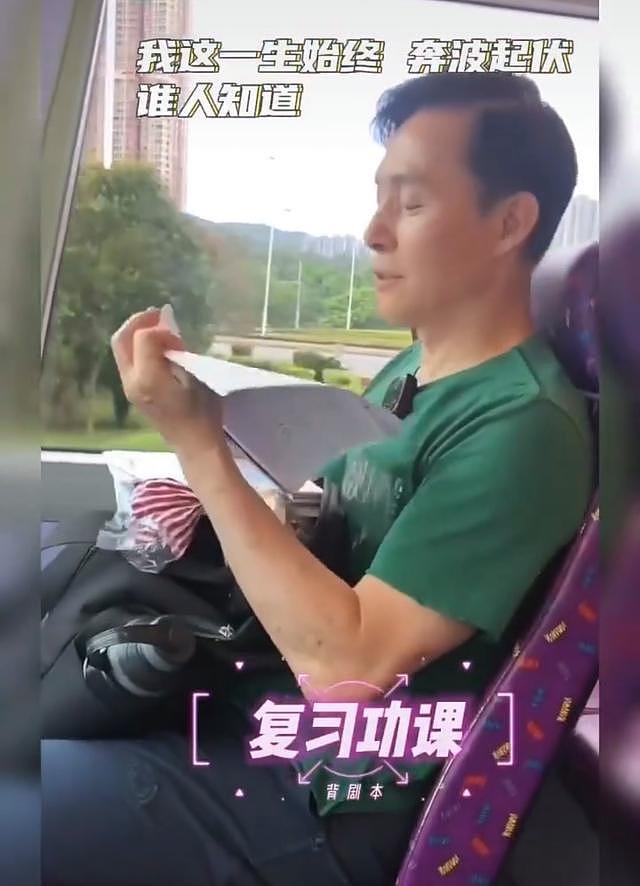 66岁TVB戏骨张国强太低调，坐公交车去TVB上班，满脸笑容神采奕奕 - 7