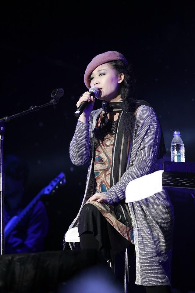 许美静复出演唱会引观众齐喊退票，曾患精神病的她无法唱出成名曲 - 20