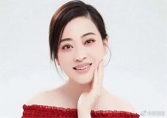 她是最“傻”女演员，闪婚2次倒贴全部身家，如今逆袭成百亿富豪 - 1