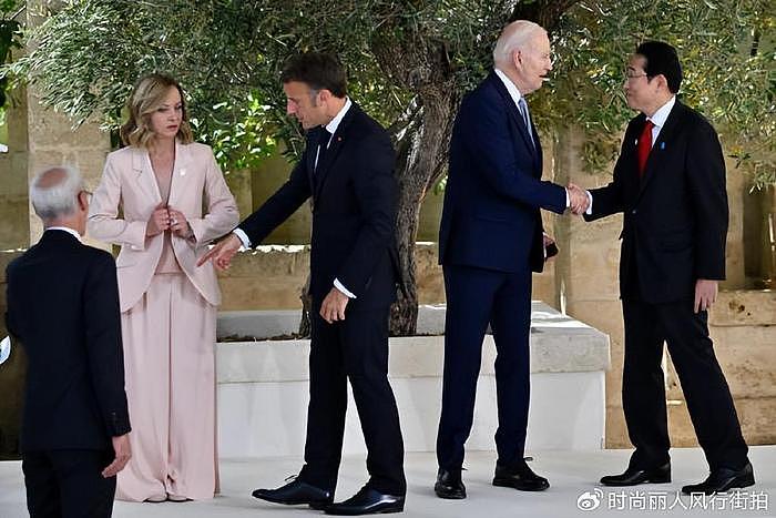 意大利G7峰会第一天大合影！意大利美女总理在C位，穿粉色惊艳了 - 9