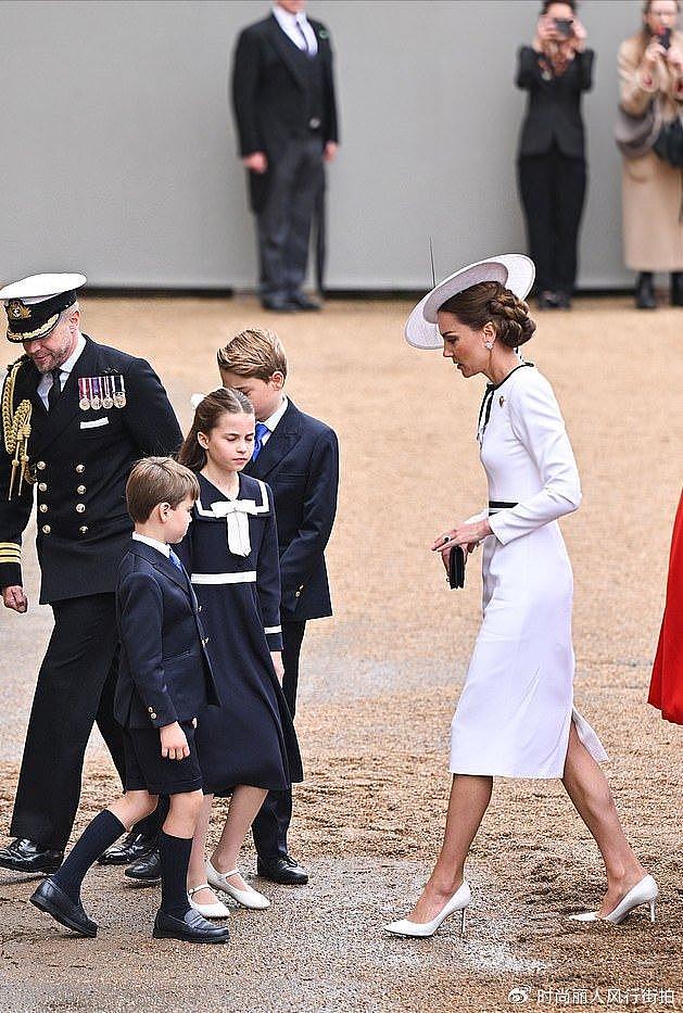 凯特王妃终于来了！带王室三宝出席庆典，穿白裙亮相瘦得让人心疼 - 16